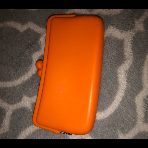 Clutch - Picture 1 of 2